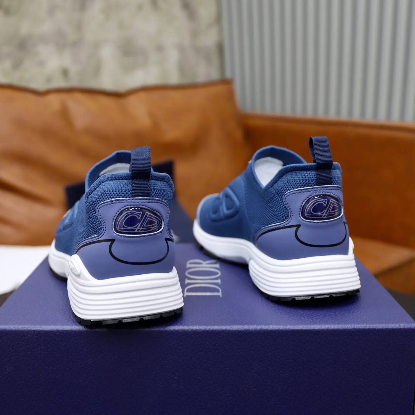 Ex-factory price: 520💰Dior B30’s latest hot model is shipped, the original version is manufactured 1:1 ▪️ Fabric: Original customized fly weave ▪️ Lining: Imported breathable mesh ▪️ Sole: Original molded non-slip outsole ▪️ Size: 38-46 (45 and 46 are custom-made and cannot be returned or exchanged)